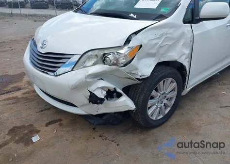 2017 Toyota Sienna Xle 7 Passenger z USA, uszkodzony, nr VIN 5TDDZ3DC8HS162481